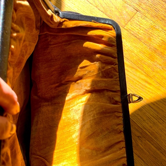 Stunning 1960’s very rich thick Black Suede Fold Out Clutch,Gold Velvet Inner🖤 - Picture 4 of 5